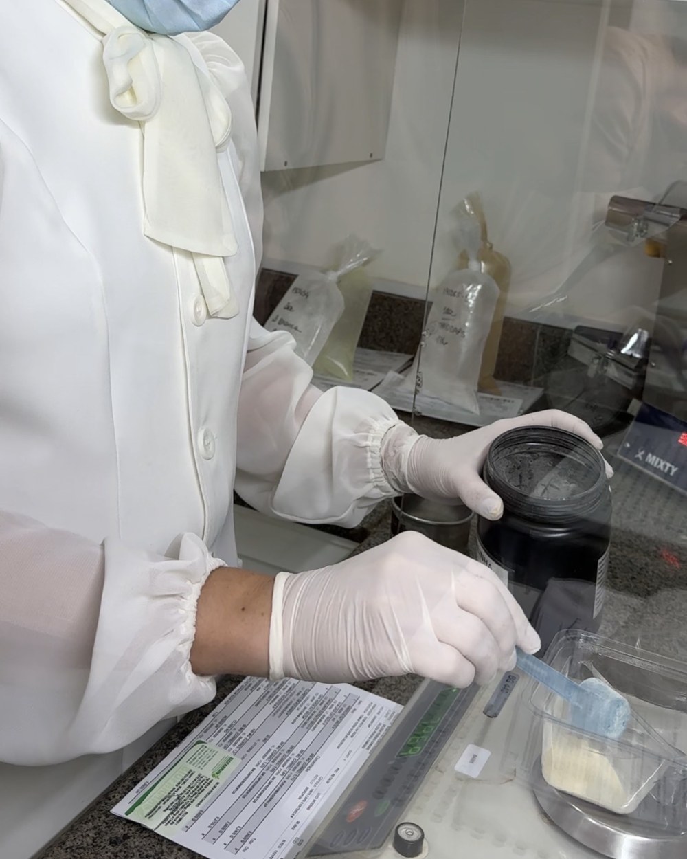 Pesagem e manipulação dos ativos na Biofarma